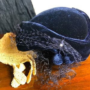 1920’s Exquisite Vintage Ladies Mid-night Blue Velvet Hat